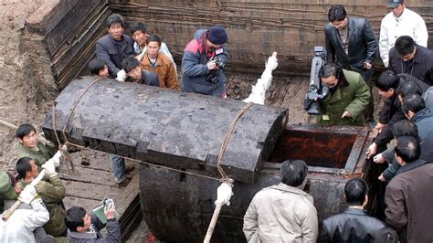 皇帝骨是什么|当年挖掘定陵，万历皇帝和两位皇后的骸骨，是如何处。